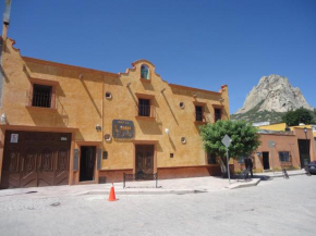 Отель Hotel San Isidro  Берналь